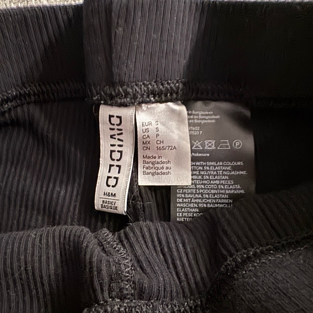 H&M Divided Ribbed Biker Shorts - Picture 2 of 4